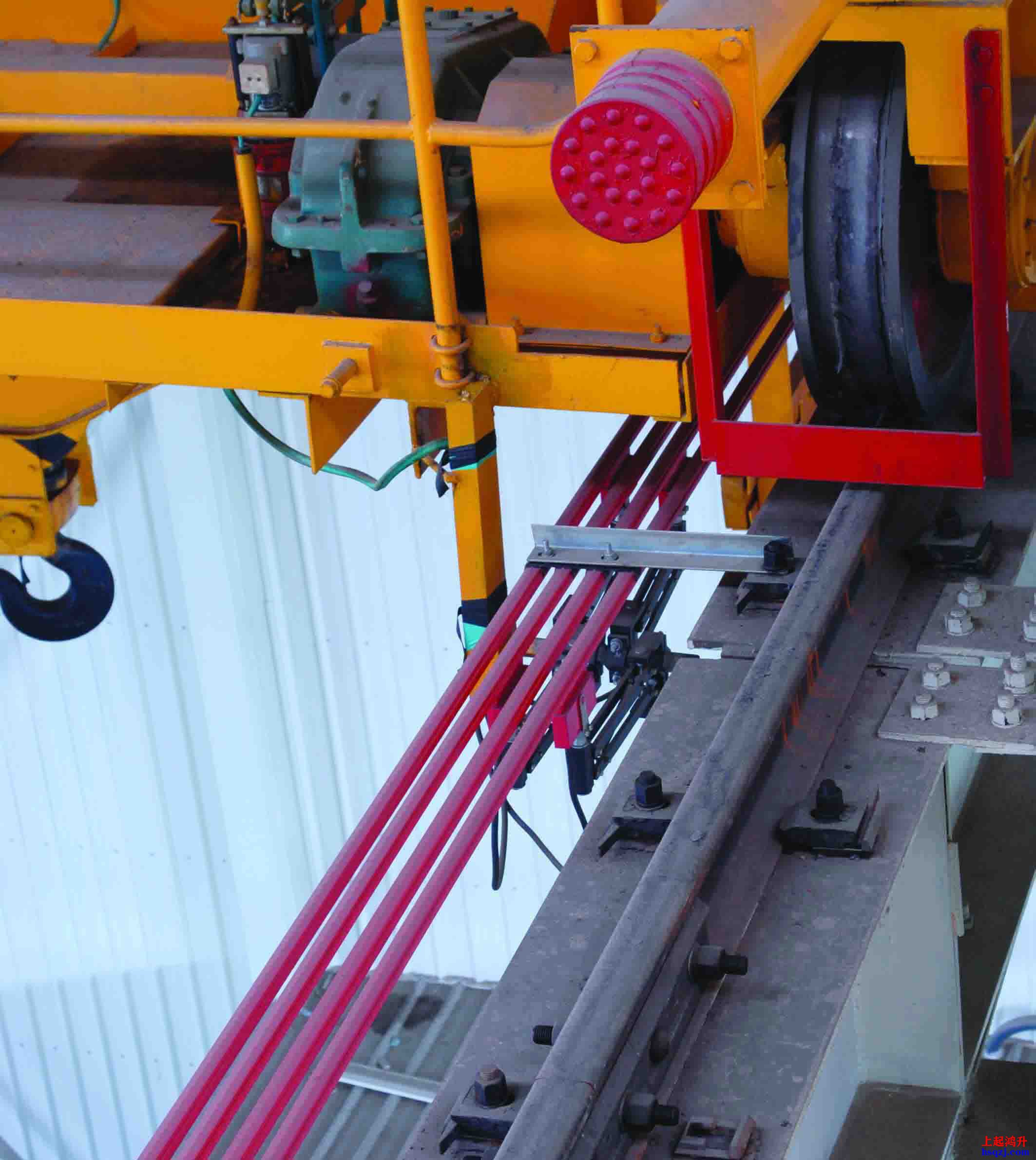 多級安全滑觸線有幾種結構型式？