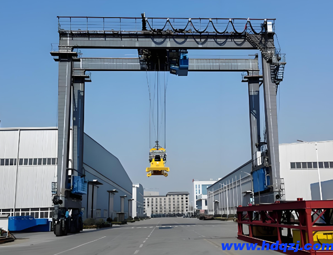 輪胎式起重機的技術(shù)原理進行簡要介紹。